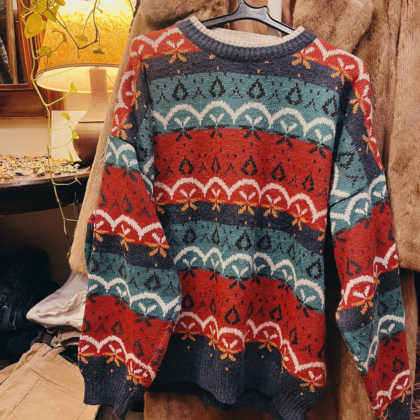 Vintage patterned jumper .Fits best L